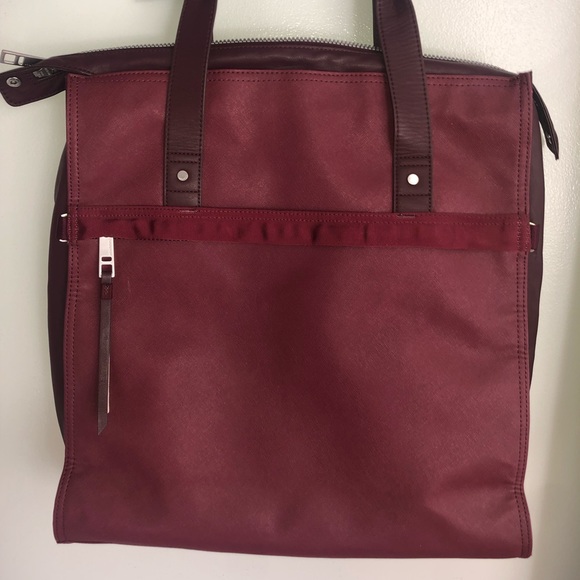 Large Lululemon Overnight/Gym Bag - Picture 2 of 2